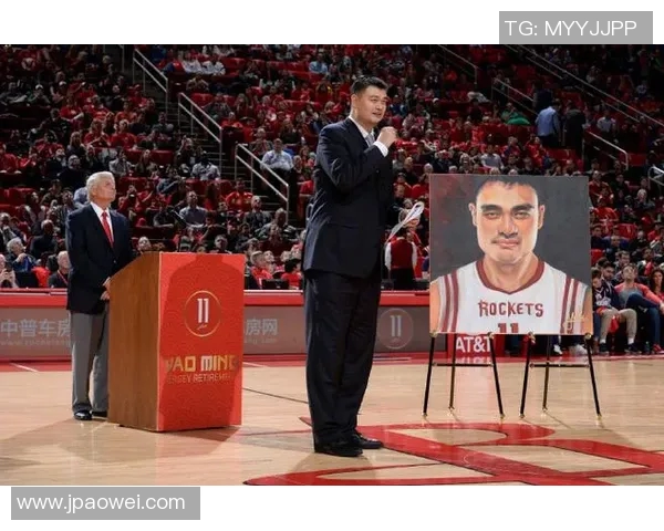 2004年姚明加盟火箭队的传奇之旅与NBA赛场的辉煌瞬间回顾