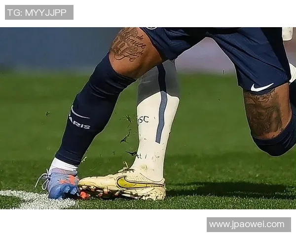 足球明星在赛场上的身体对抗瞬间解析与精彩时刻回顾